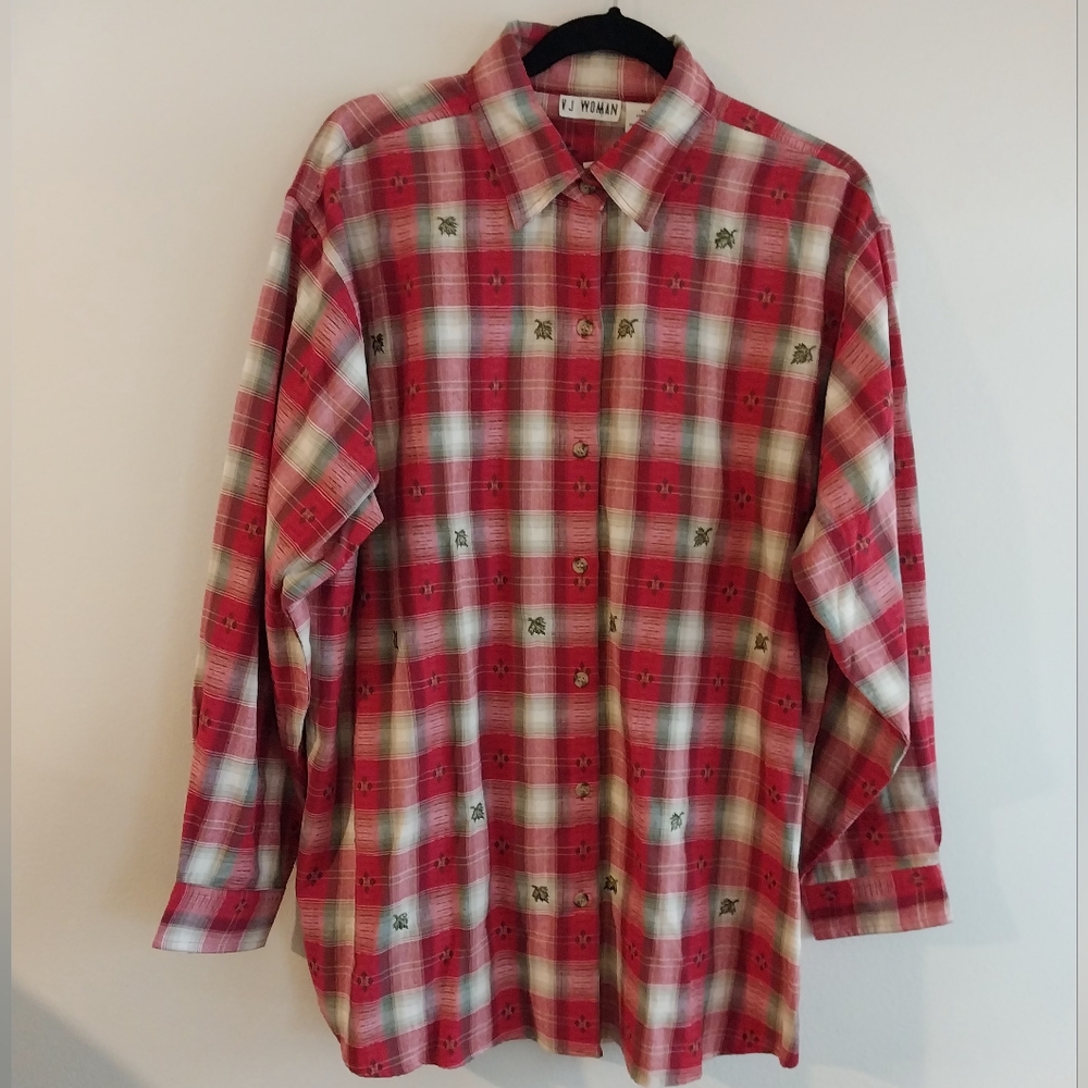 VJ Woman Red & Green Plaid with Embroidered Leaves Button Down Tunic Shirt